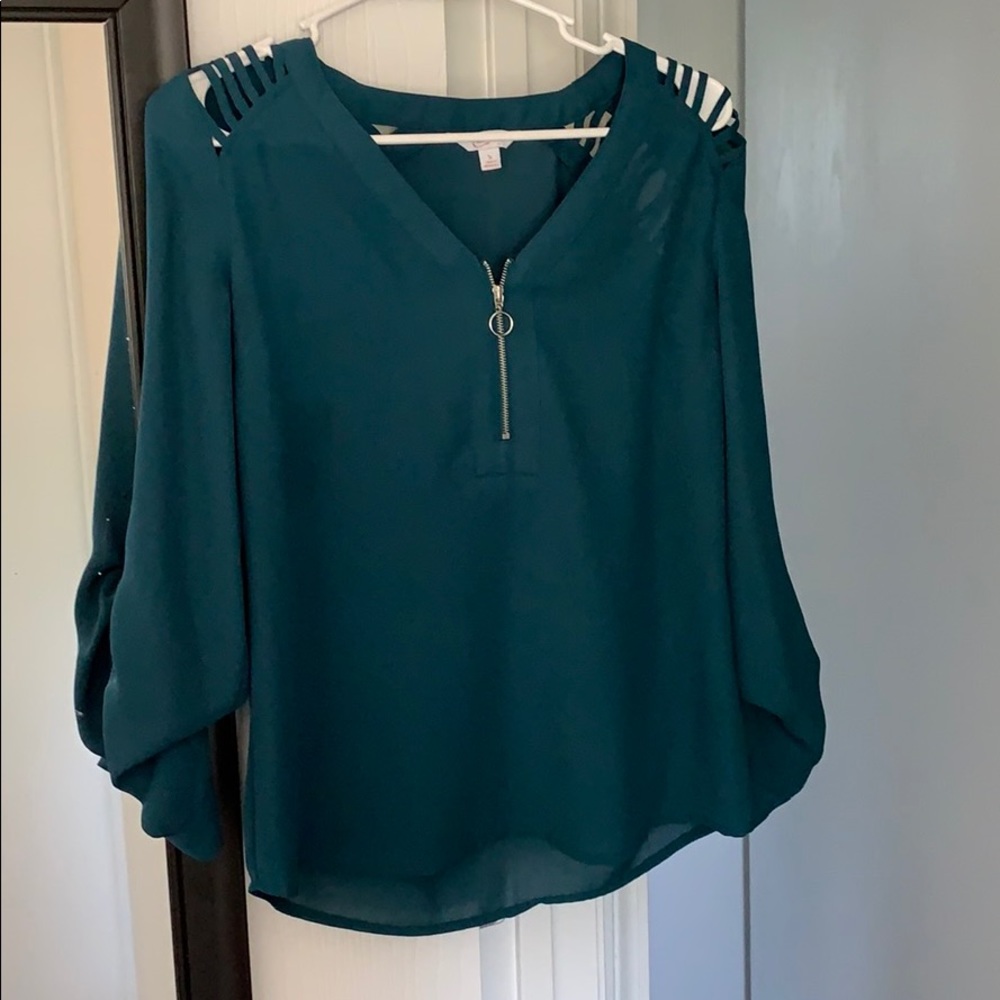 Green quarter length shirt